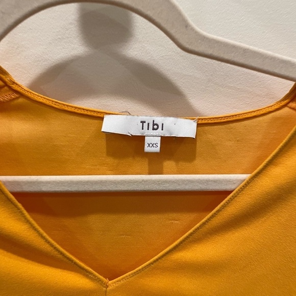 Tibi / Oversized  structured Crepe Trapeze Top in bright mango yellow XS - Picture 4 of 10